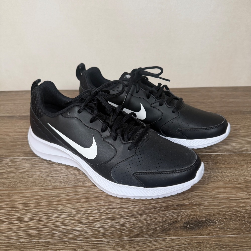 Nike Todos Running Shoes Women Size 10 BQ3201-001 Black White Flyleather Shoe